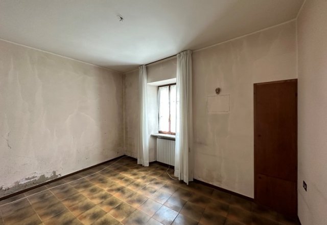 Large two-room apartment with independent entrance and cellar - 6