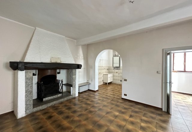 Large two-room apartment with independent entrance and cellar