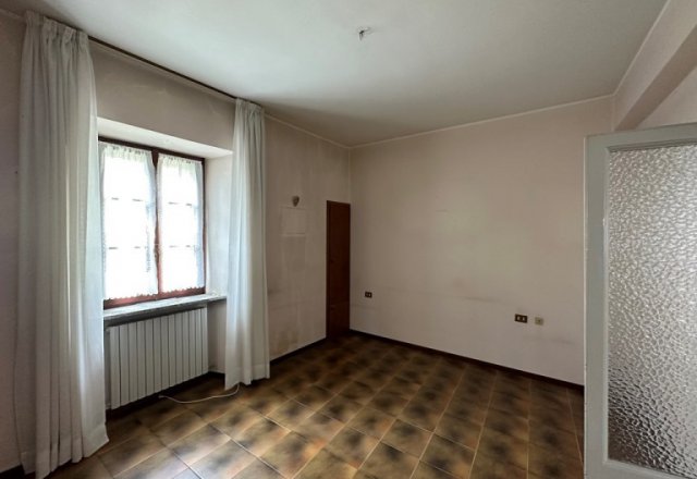 Large two-room apartment with independent entrance and cellar - 7