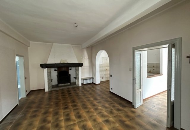 Large two-room apartment with independent entrance and cellar - 3