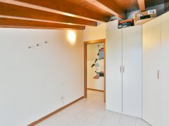 Attic three-room apartment with double garage - 22
