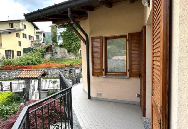 Semi-detached villa with private garden and double garage - 37