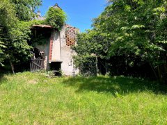 Villa with outbuilding, cottage and building land. - 34