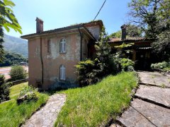 Villa with outbuilding, cottage and building land. - 32