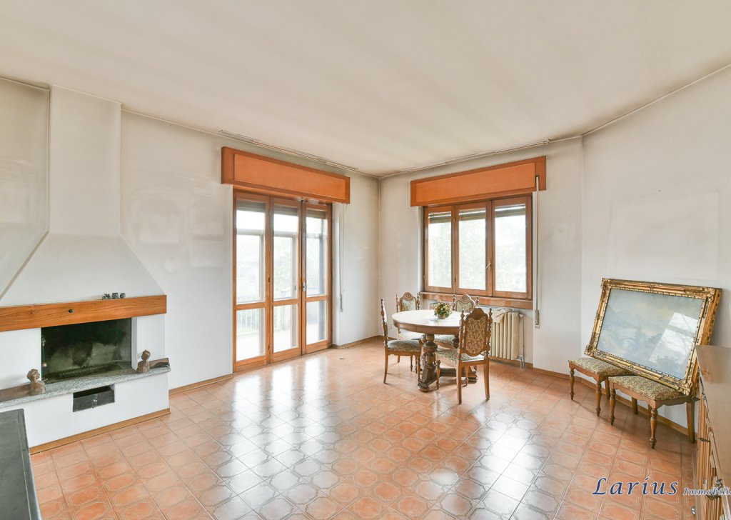 Sale  Merone - Merone apartment in villa first floor with private garden and terraces Locality 