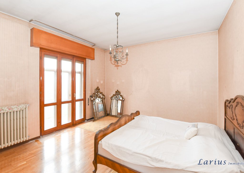 Sale  Merone - Merone apartment in villa first floor with private garden and terraces Locality 
