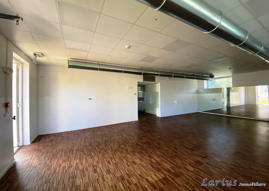 Sale undefined Lurago d'Erba - Large commercial space with an external area of relevance Locality 