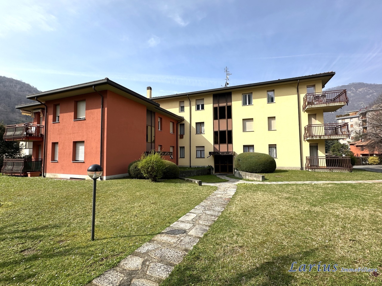 Vendita Trilocale Appartamento Canzo Via Francesco Tosi 481688