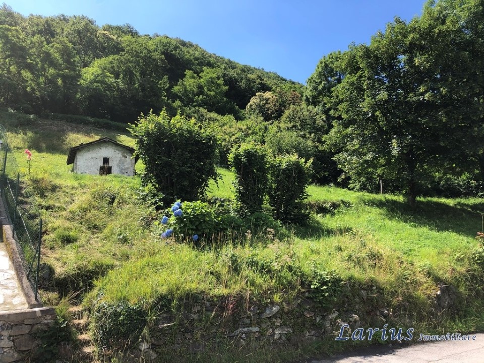 terreno edificabile in vendita a Canzo